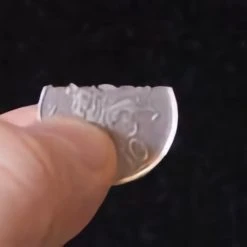 China Beginner Magic Silver Snack - Bite Coin